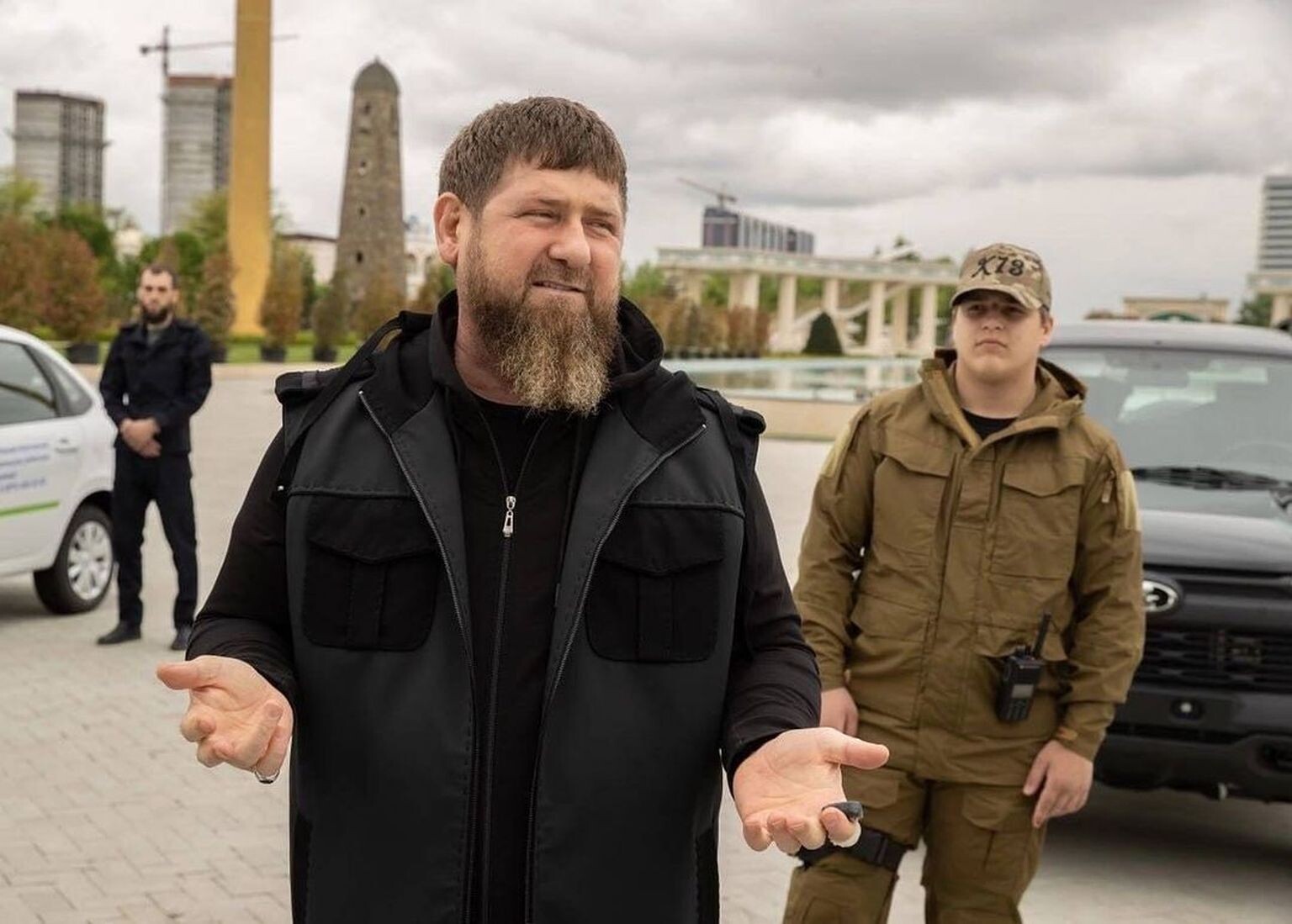 Kadirovs publicējis video, kurā viņa dēls sit ieslodzījumā turētu cilvēku