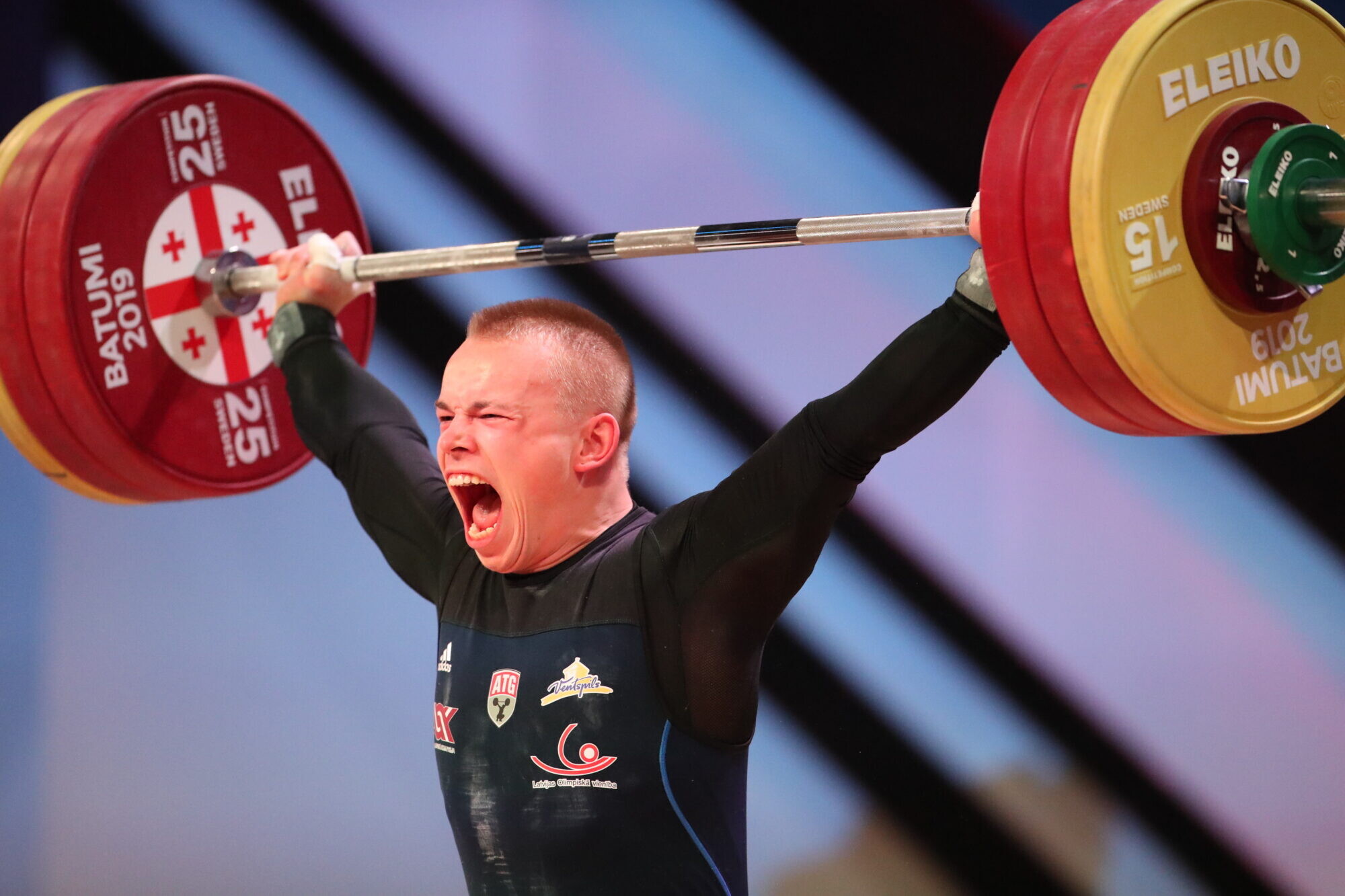 Ritvaram Suharevam pasaules svarcelšanas čempionātā bronzas medaļa raušanā, bet nepacelts svars grūšanā