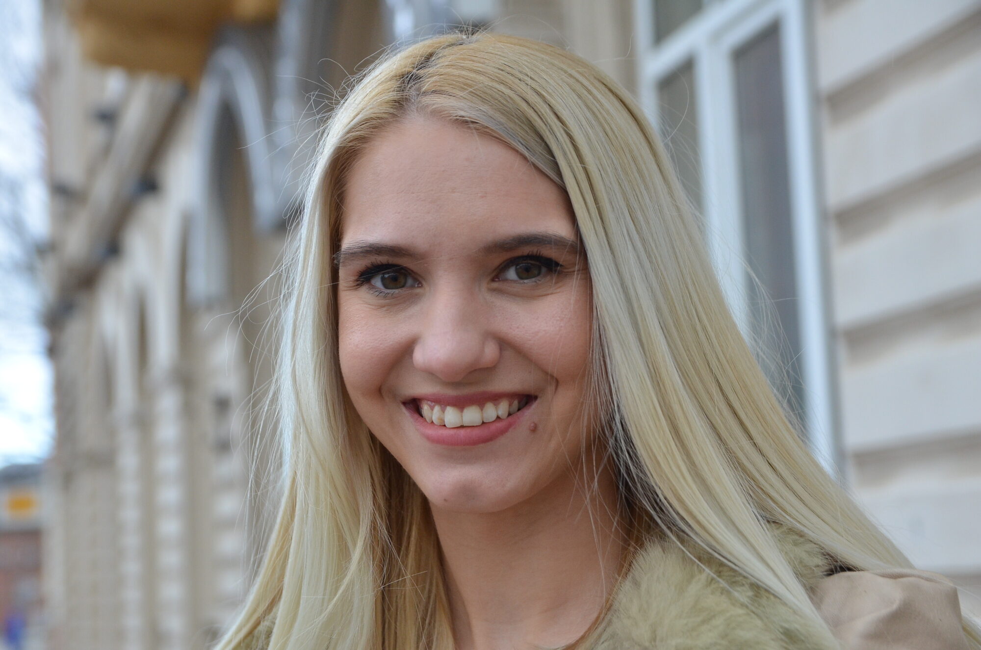Jana Valančauska – “Bārbija” ar ieroci rokās