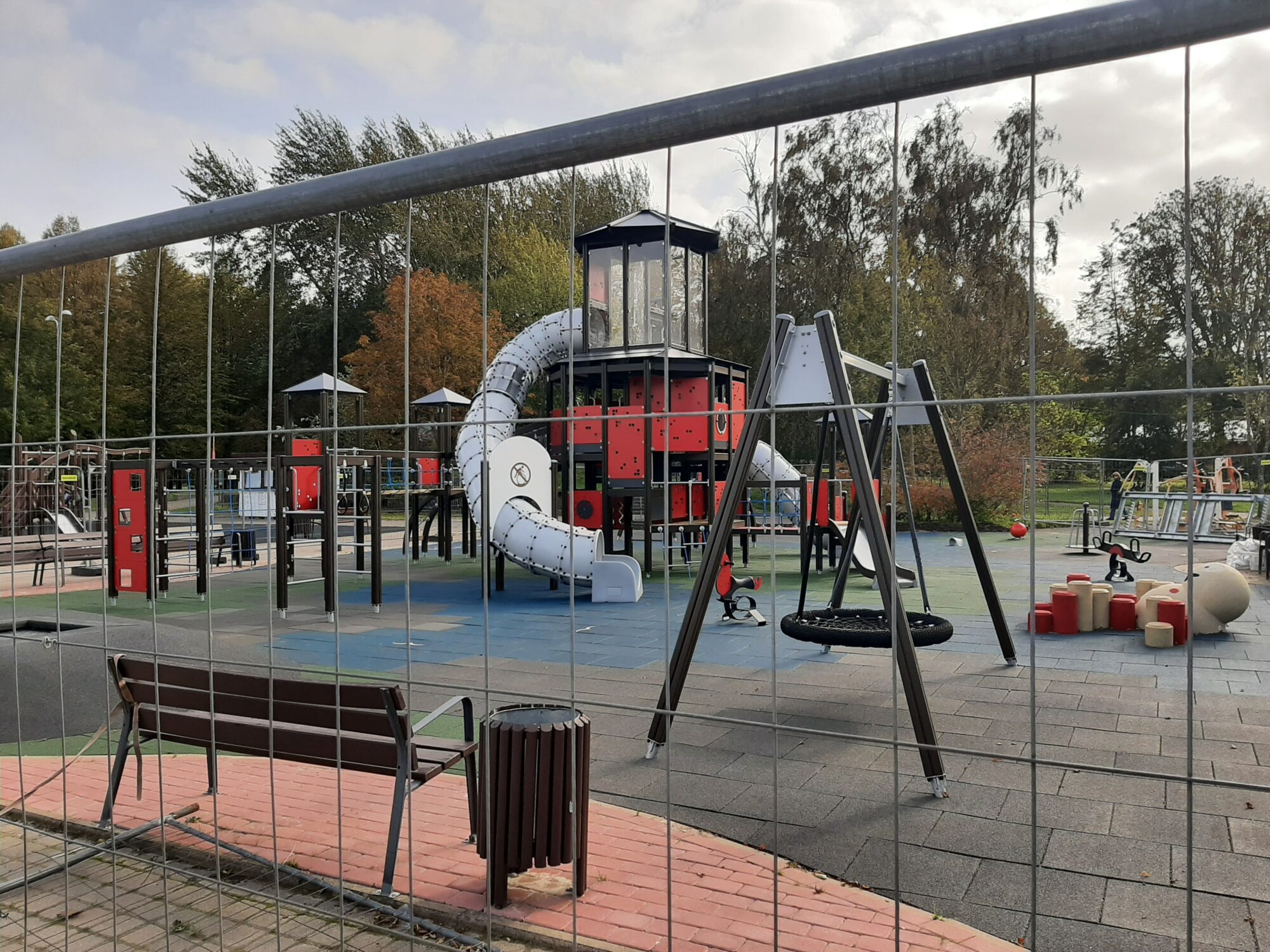 Jauns rotaļu komplekss “Bāka” mazajiem apmeklētājiem vēl nav pieejams