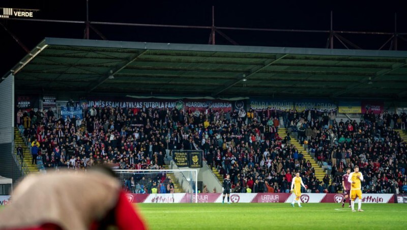 Futbola līdzjutēji mačā ar Armēniju pirmajā puslaikā neatradīsies fanu sektorā