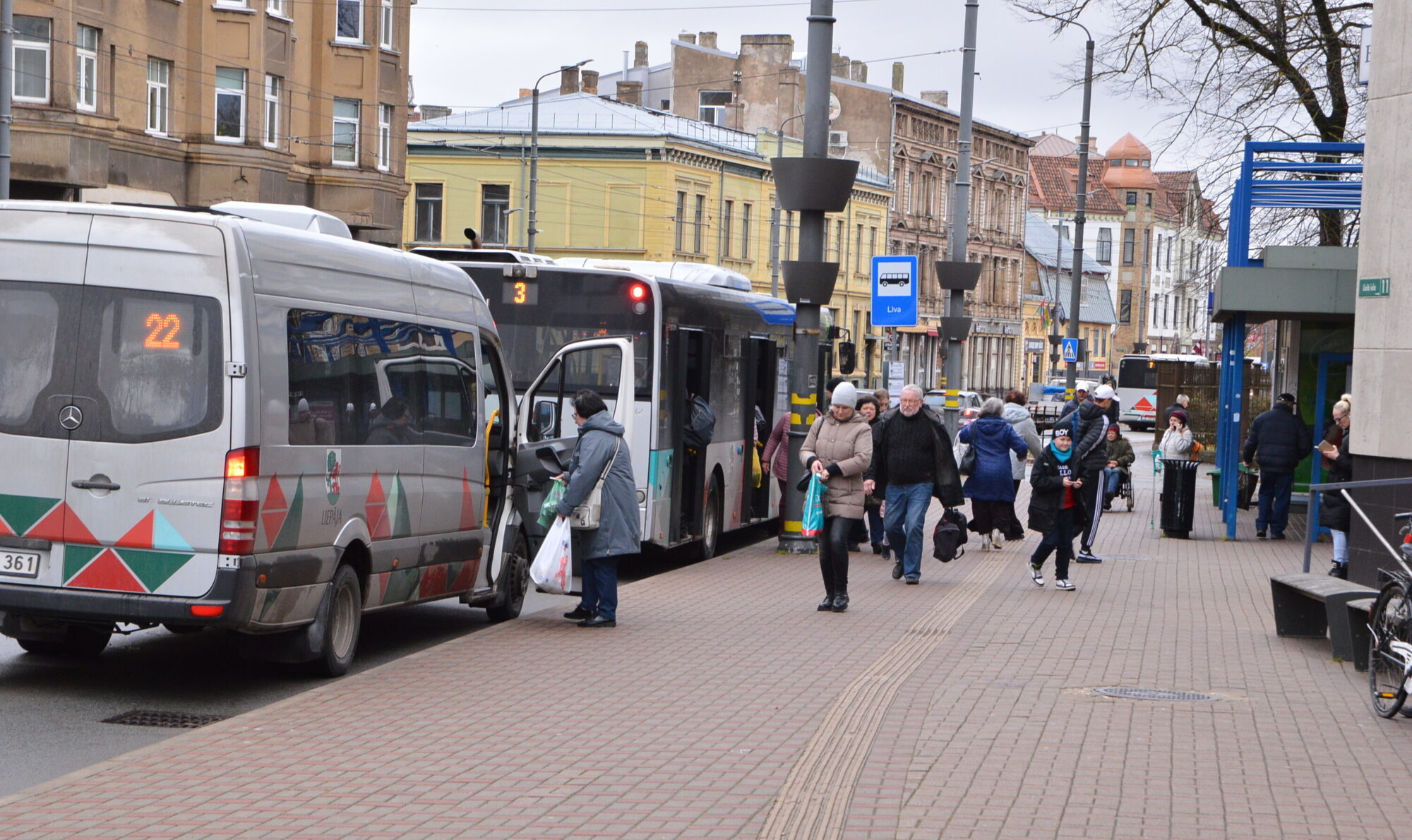 Autobusu pietura “Līva” atgriežas pie viesnīcas