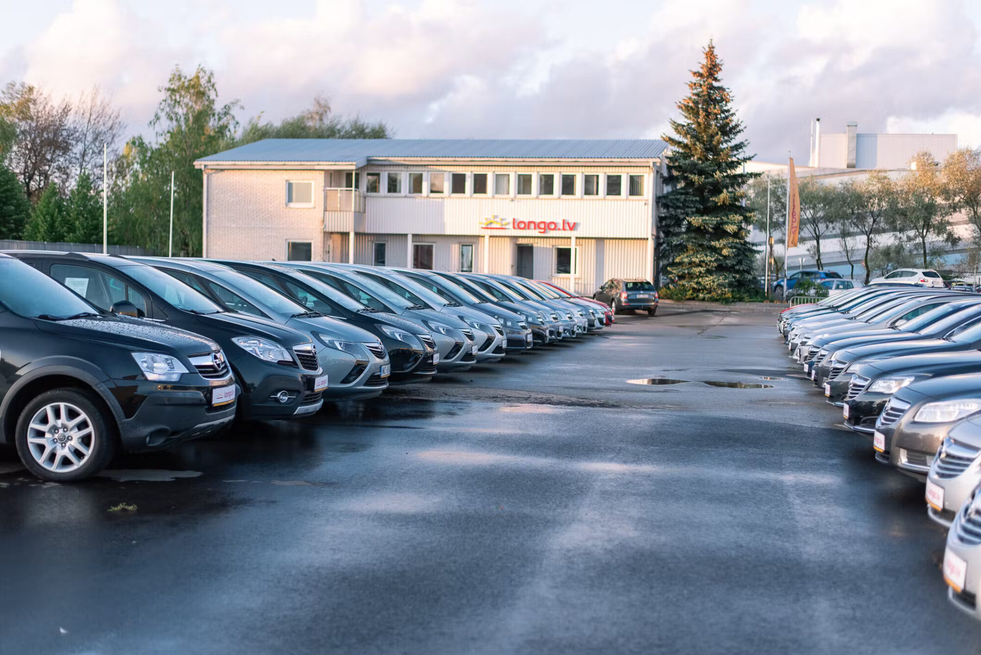 Lietoto automašīnu vidējā darījuma summa šogad pieaugusi līdz 14 tūkstošiem eiro