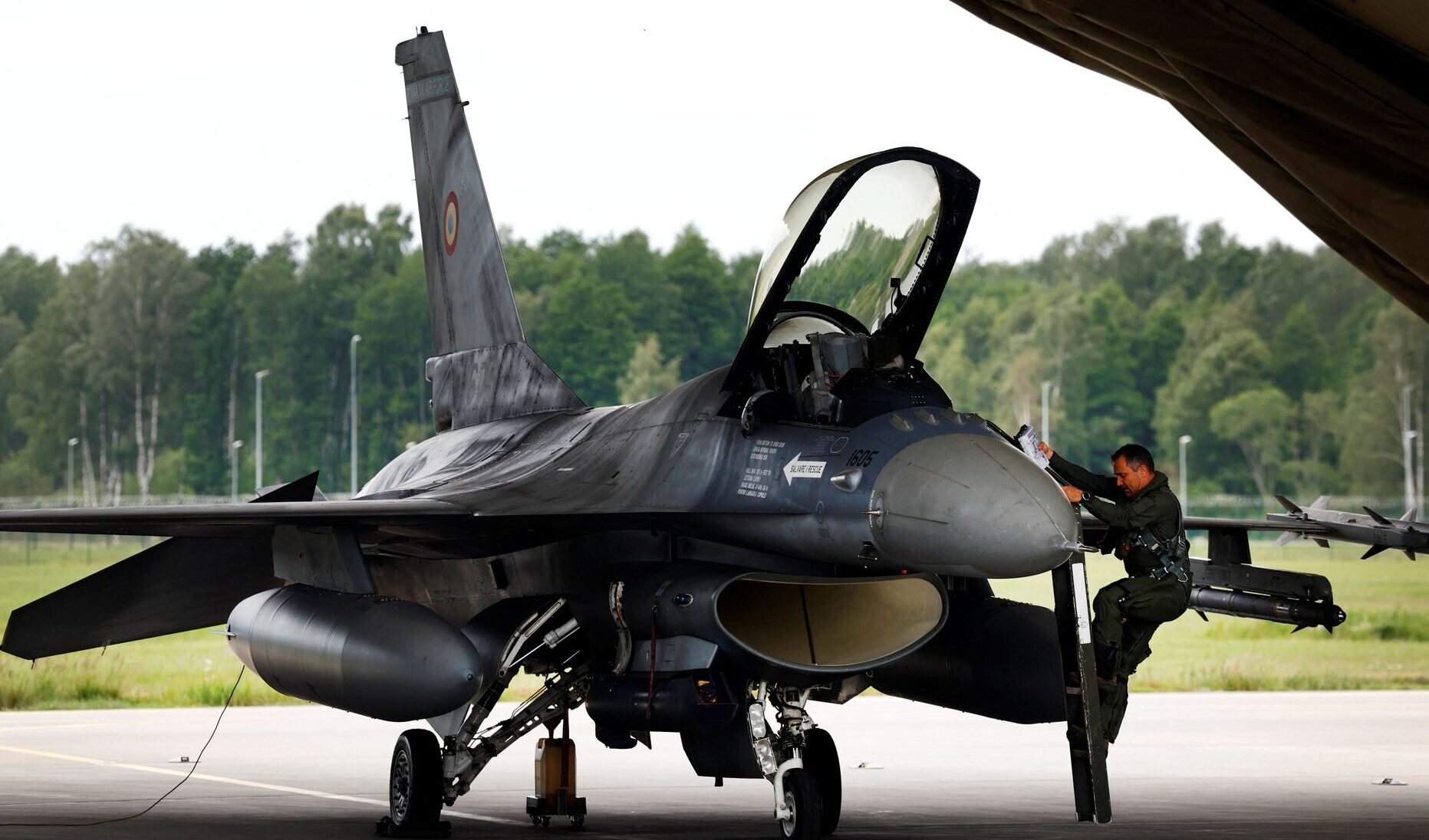 ASV Gaisa spēki sākuši apmācīt Ukrainas pilotus lidot ar F-16