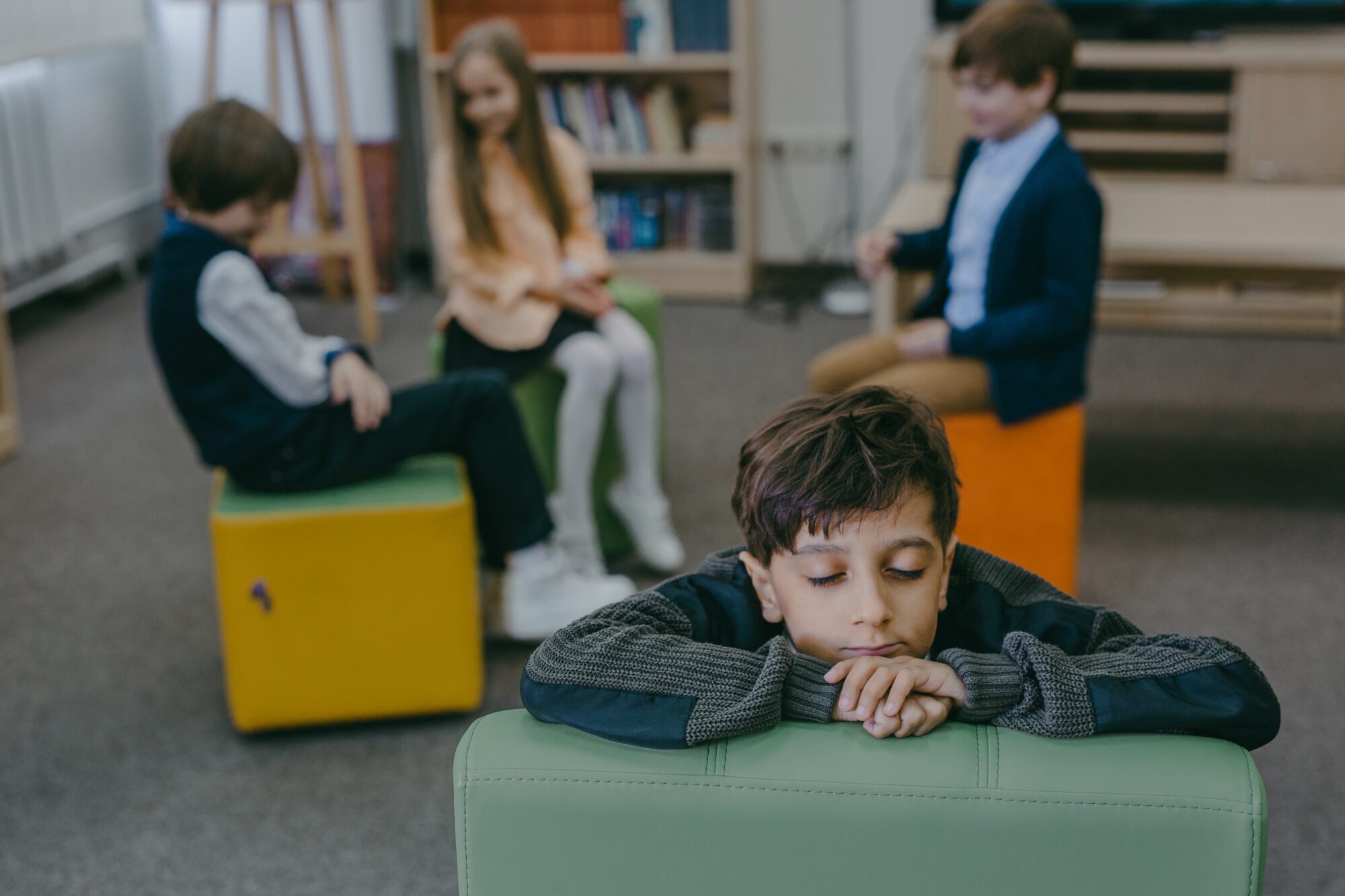 Aptauja: Latvijas jaunieši bieži skolā piedzīvo savstarpējas neiecietības gadījumus