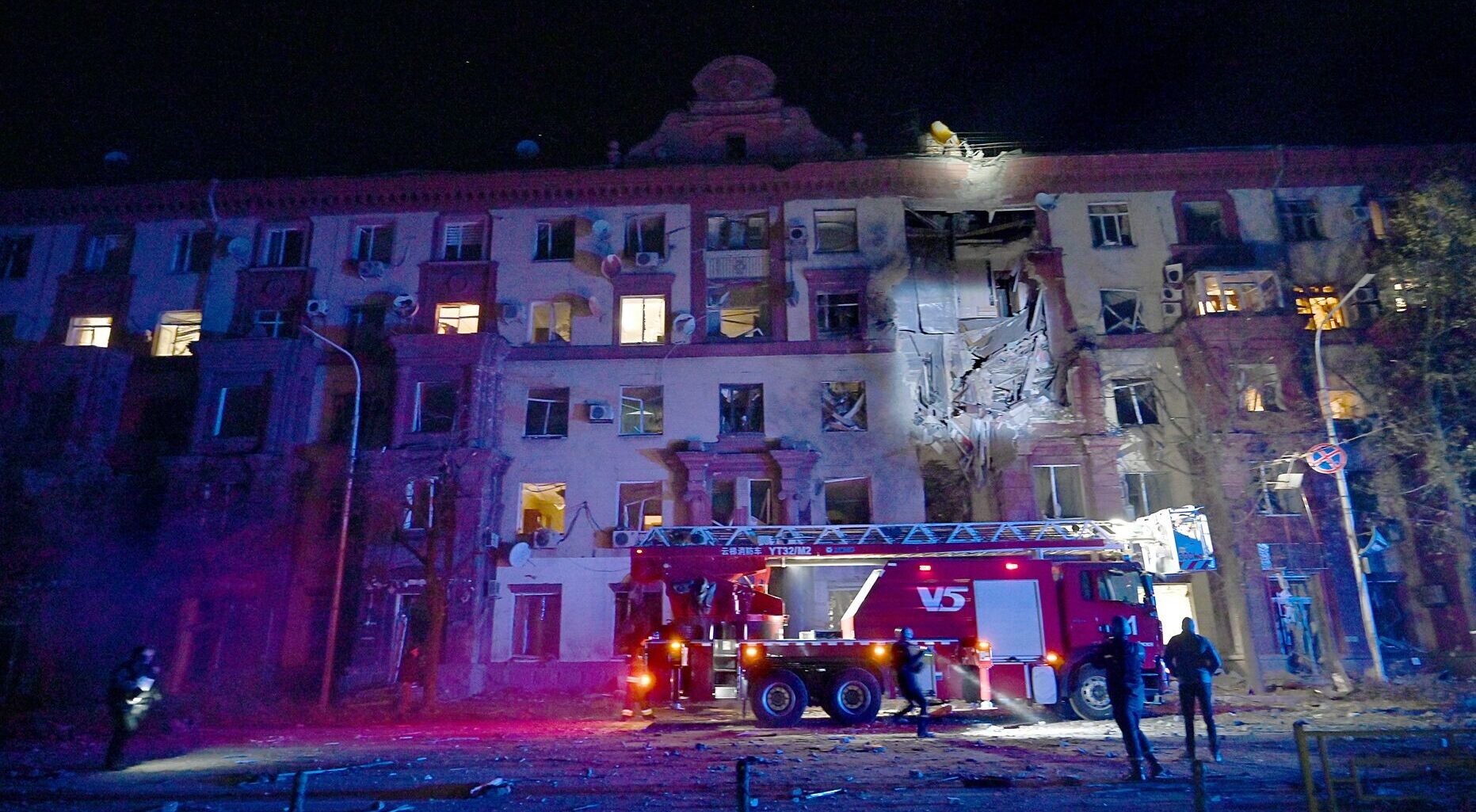 Krievijas raķetes triecienā Ukrainā nogalināti divi cilvēki