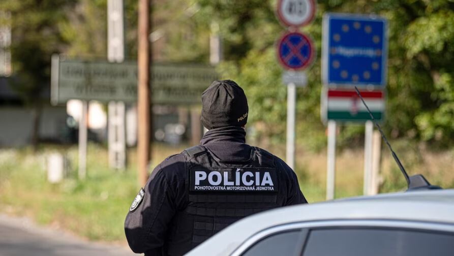 Jaunā Slovākijas valdība palielina policijas un armijas klātbūtni pie Ungārijas robežas