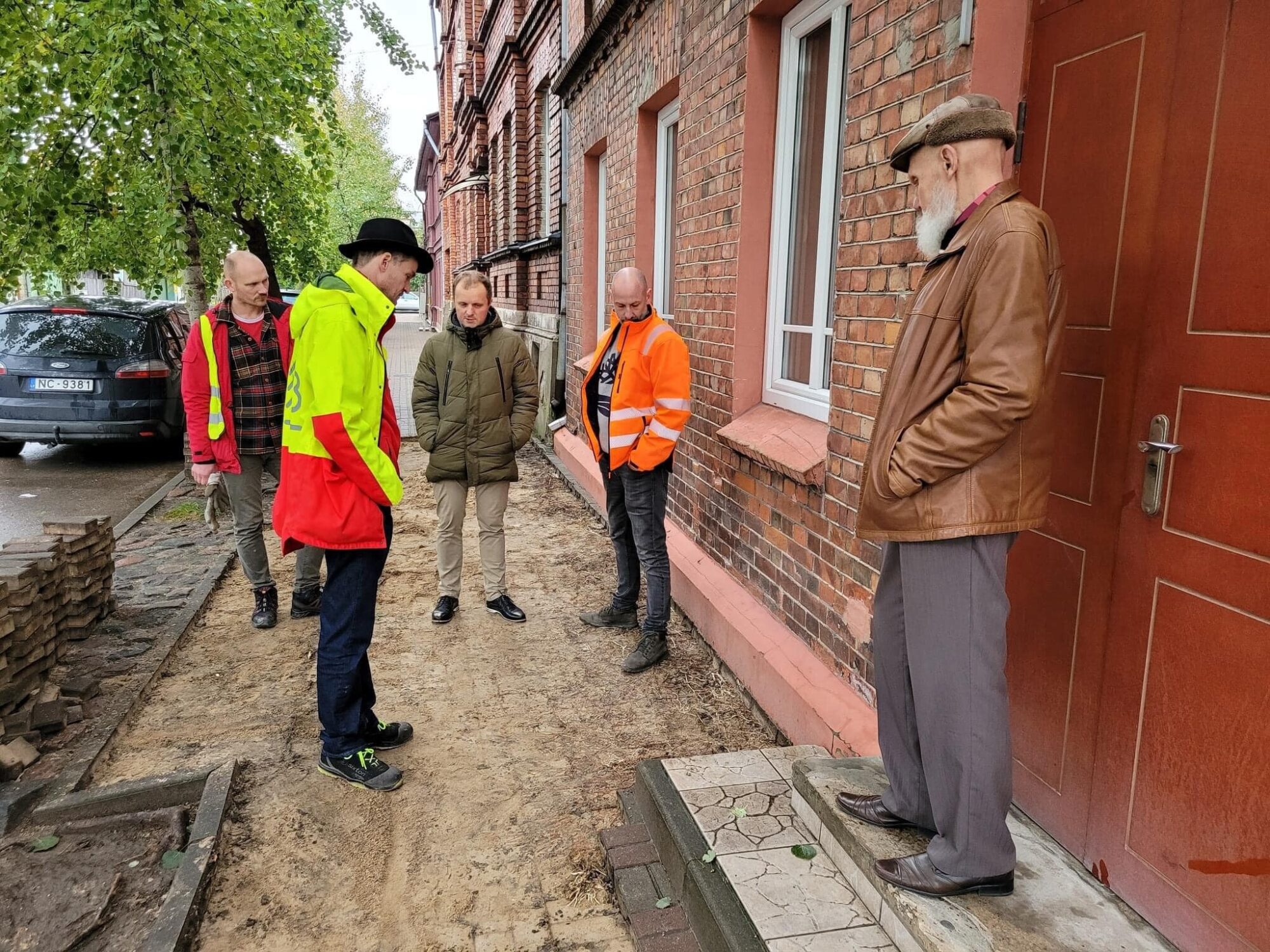 Arboristi mēģinās glābt Apšu ielas kokus