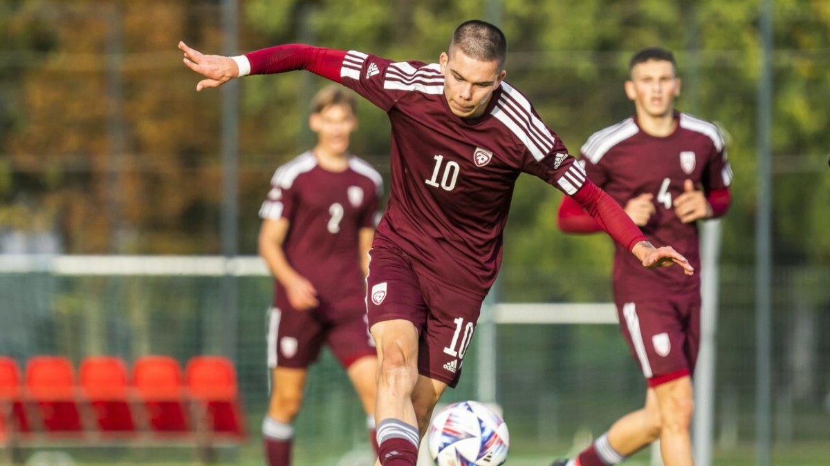 Jaunā futbolistu paaudze rāda pozitīvu piemēru
