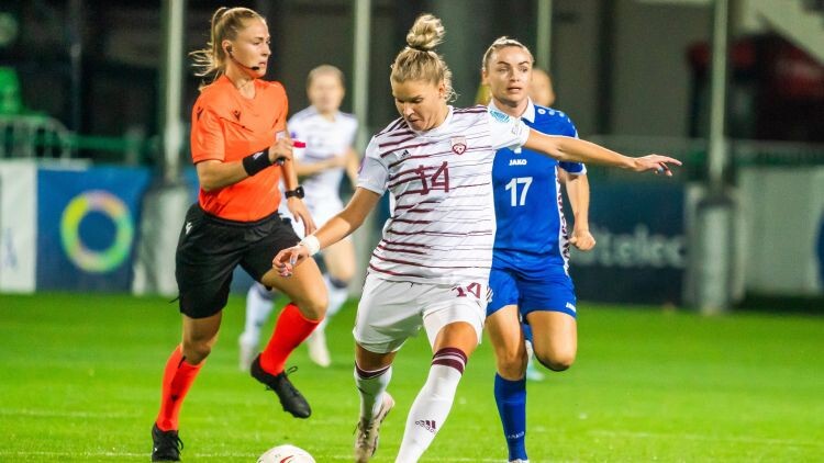 Latvijas futbolistes UEFA Nāciju līgā spēlē neizšķirti ar Moldovu