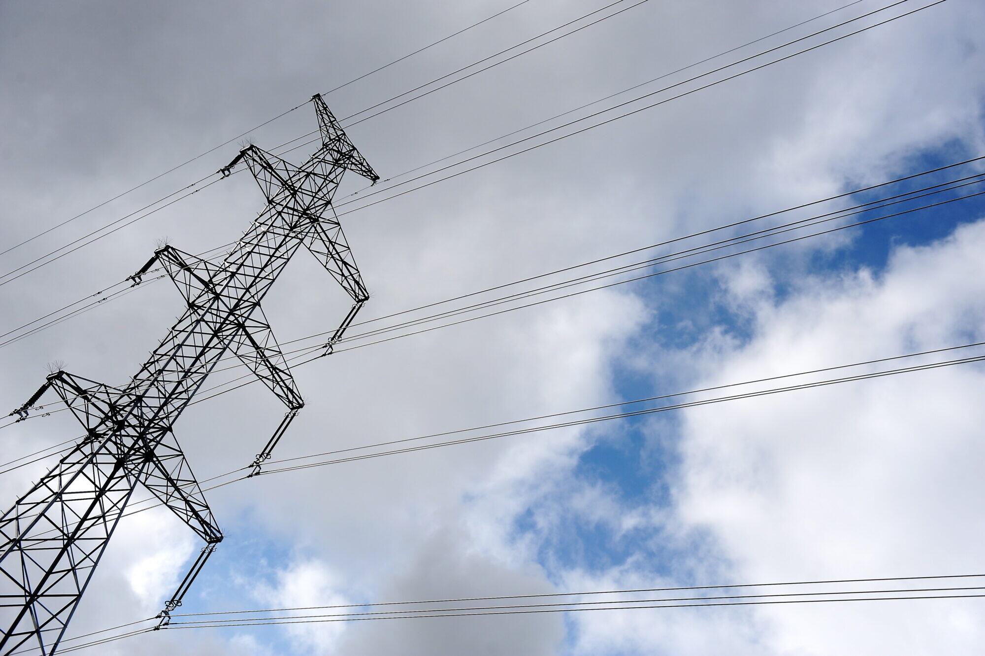 Elektrības vidējā cena pagājušajā nedēļā Latvijā samazinājās par 57%