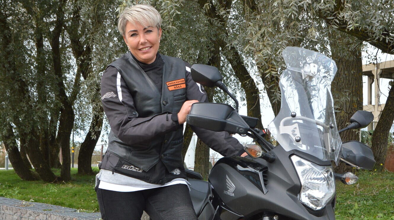 Foto: Uz motocikla. Brīvības izjūta ar liepziedu smaržu