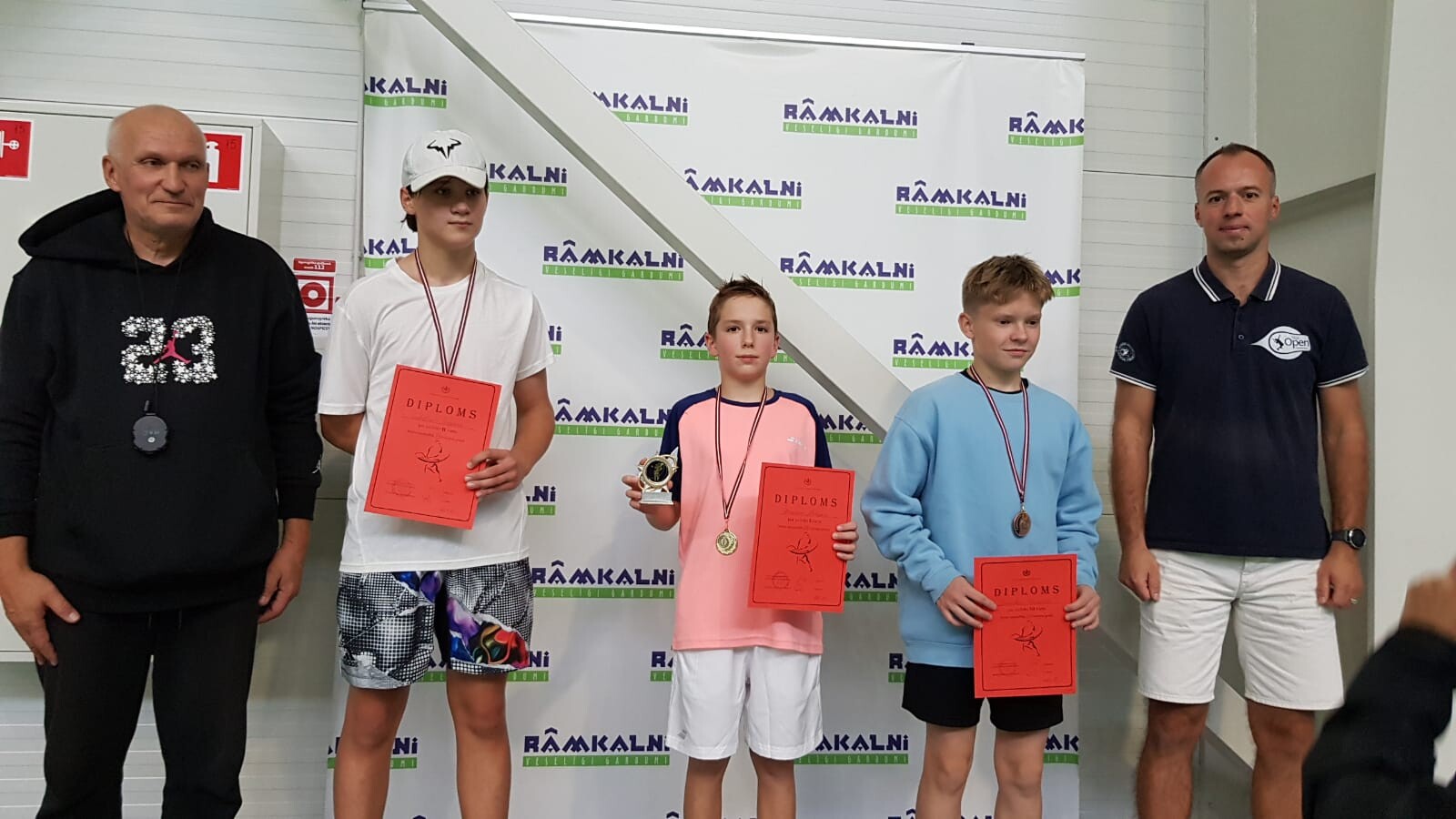 Liepājnieks Damirs Livanskis triumfē tenisa sacensībās Rīgā