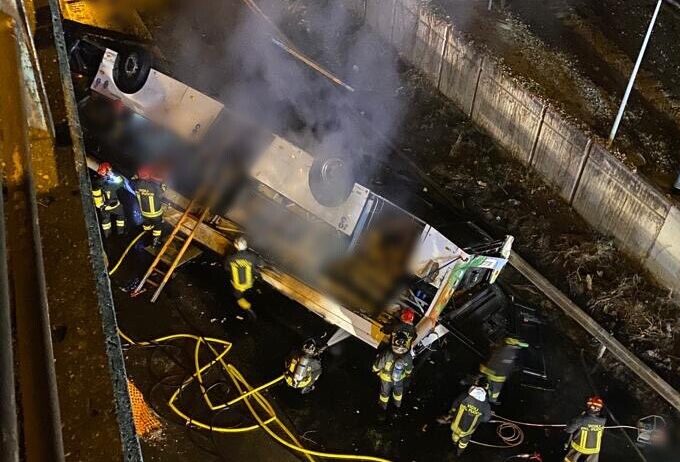 Venēcijā autobusa avārijā gājis bojā vismaz 21 cilvēks