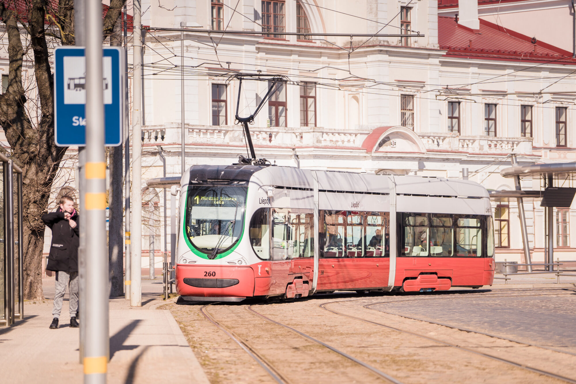 Divas dienas vakaros nekursēs tramvajs