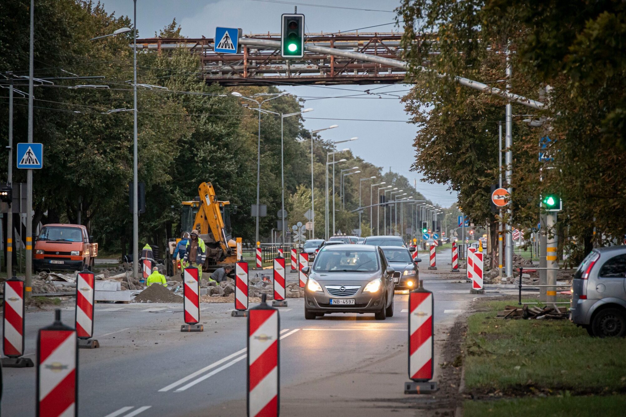 Piektdien Brīvības ielā varēs braukt pa visām joslām