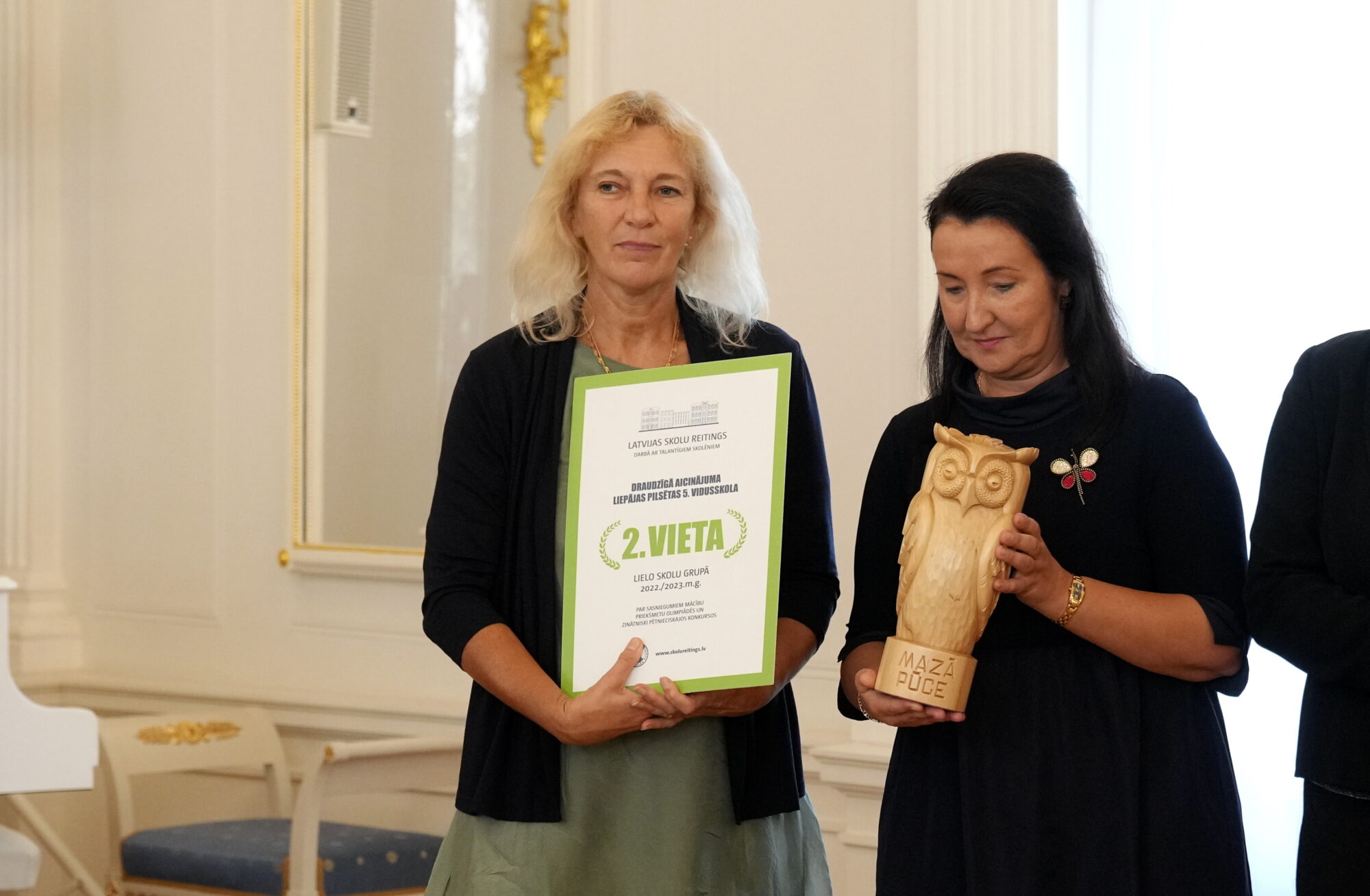 5. vidusskola saņem ceļojošo balvu “Mazā pūce”