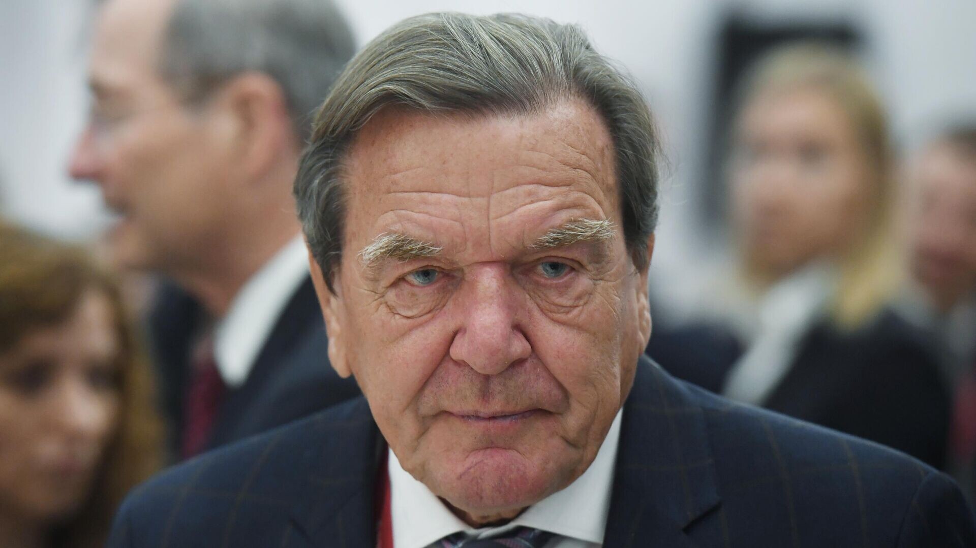 Šrēders aizstāv lēmumu būvēt “Nord Stream 2”