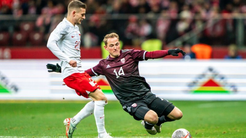 Latvijas futbolisti pārbaudes spēlē zaudē Polijai