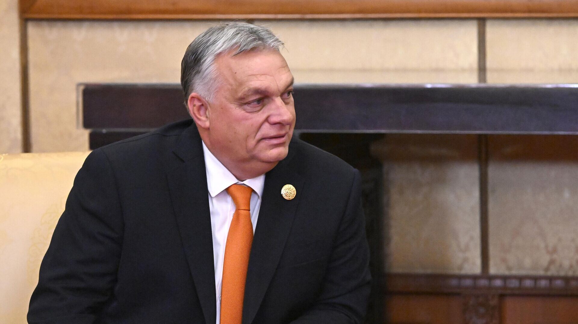 Orbāns piekritis tikties ar Zelenski