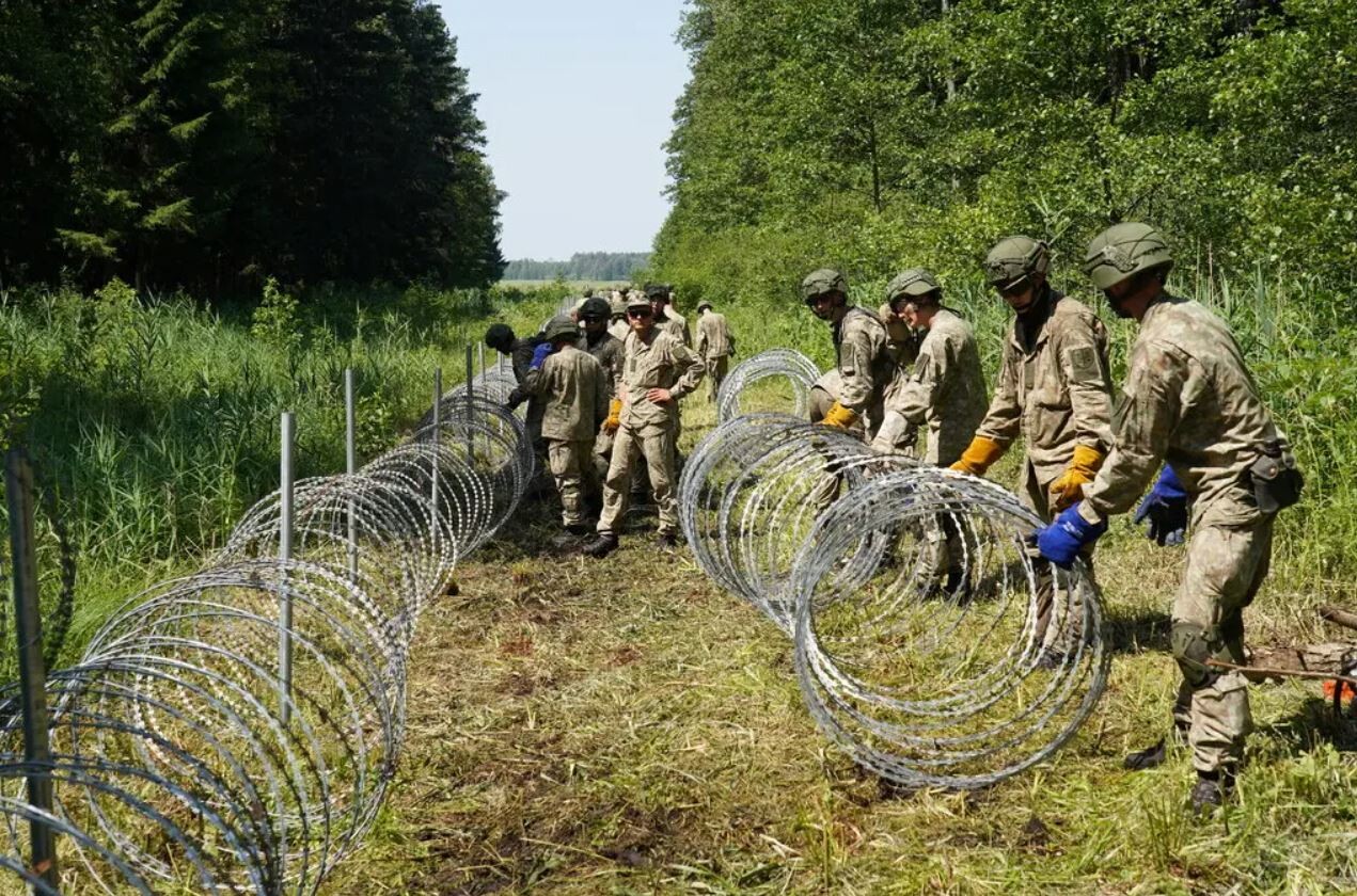 Lietuvas robežsargi piespieduši doties atpakaļ uz Baltkrieviju 20 migrantus