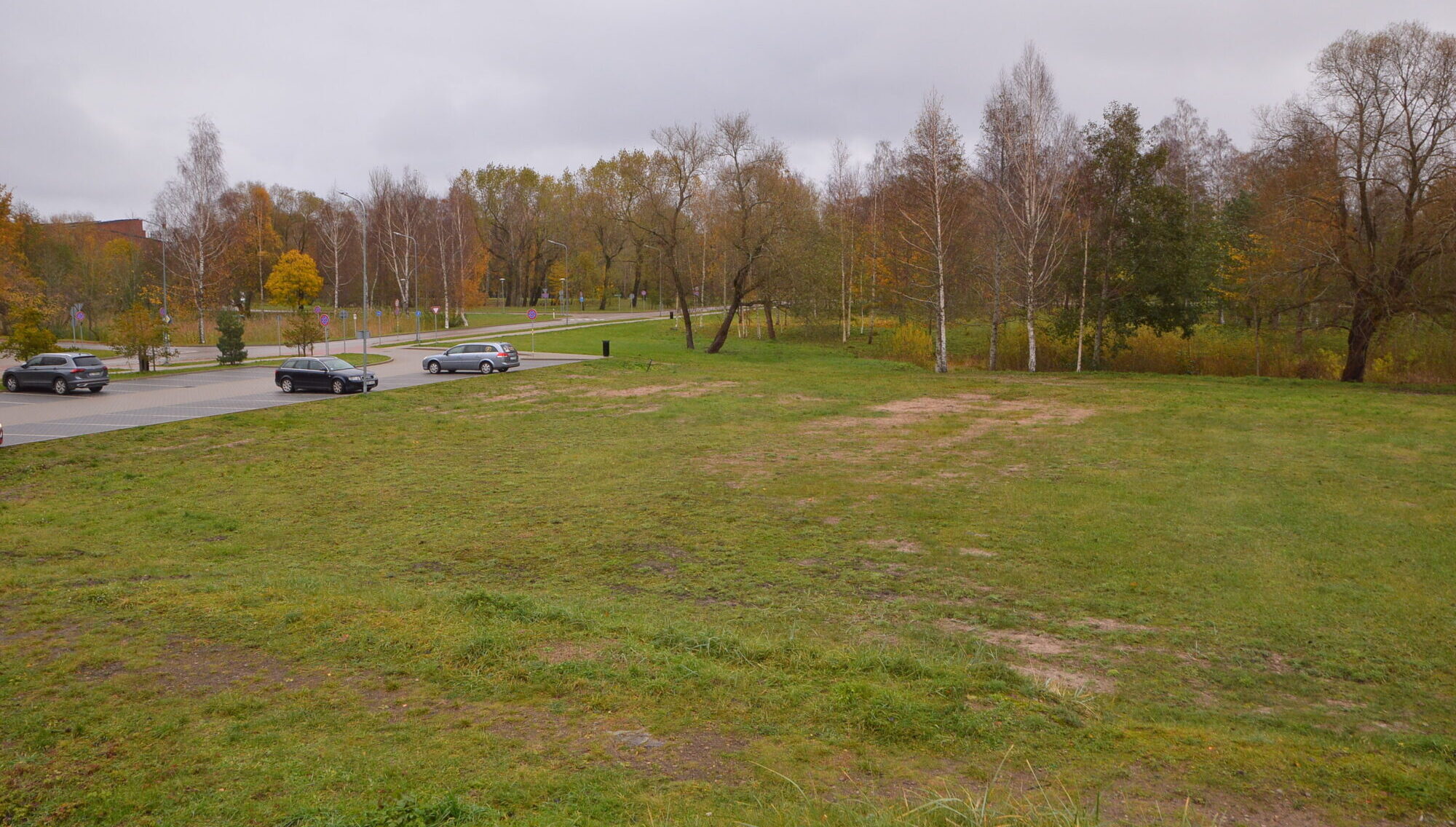 Divi līgumi, viens iesniegums. Uzņēmēji nesteidzas būvēt zemas īres maksas dzīvokļus