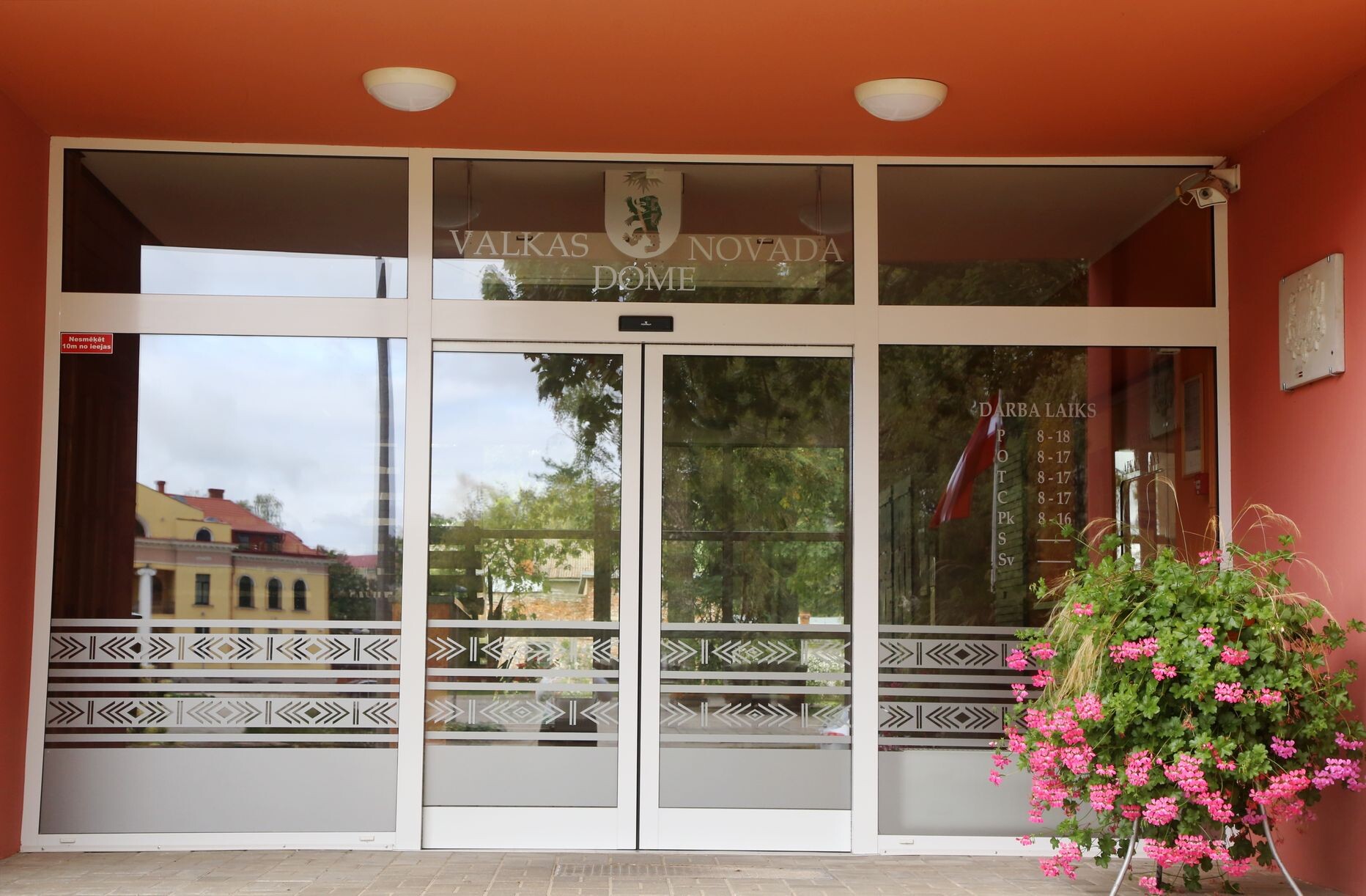 KNAB veic izmeklēšanu Valkas pašvaldībā aizdomās par iespējamu 776 000 eiro izkrāpšanu