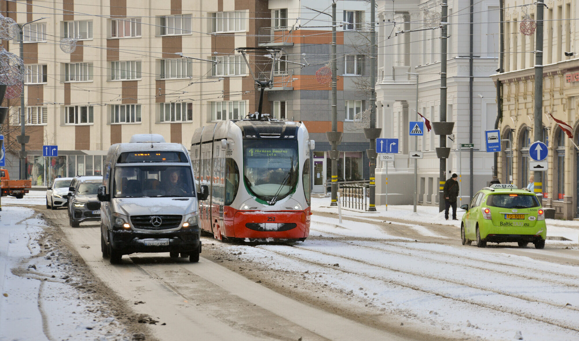 Video: Vai tramvajs ir sastrēgumu cēlonis?
