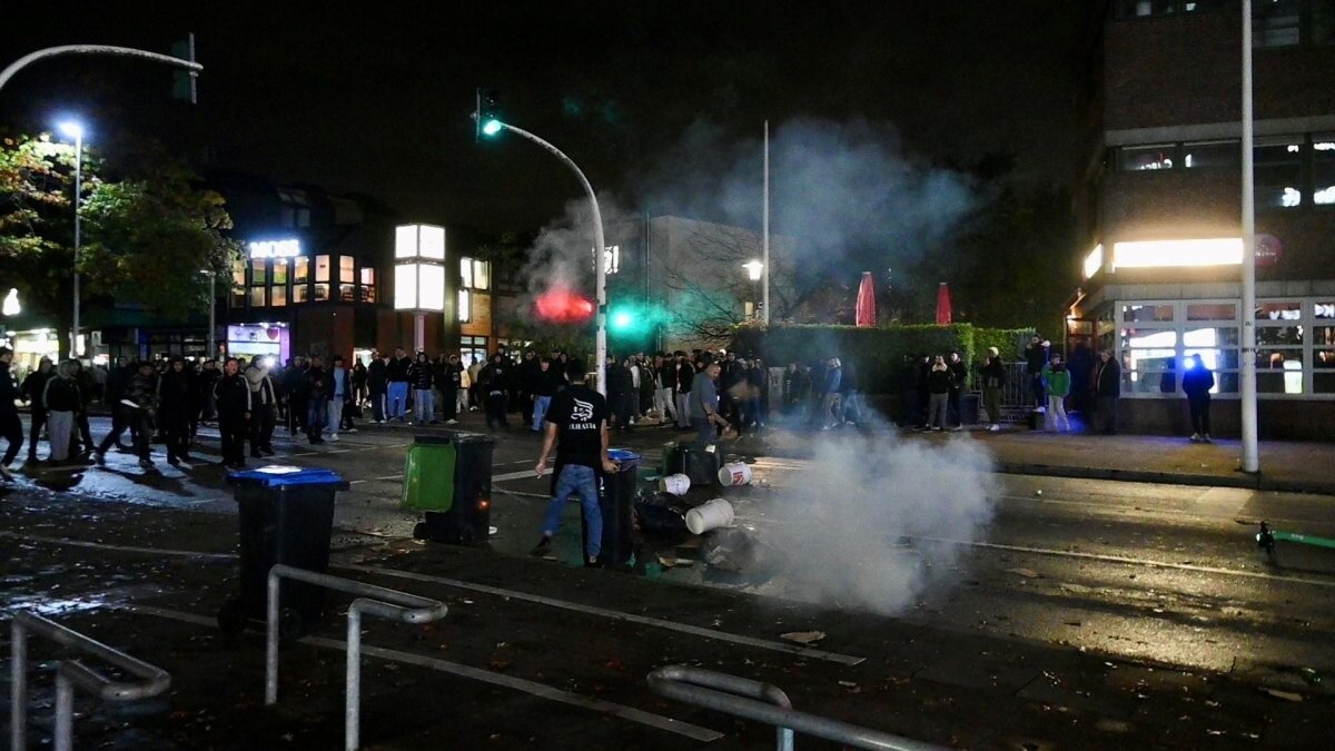 Video: Hamburgā Halovīna svinībās notikušas nekārtības
