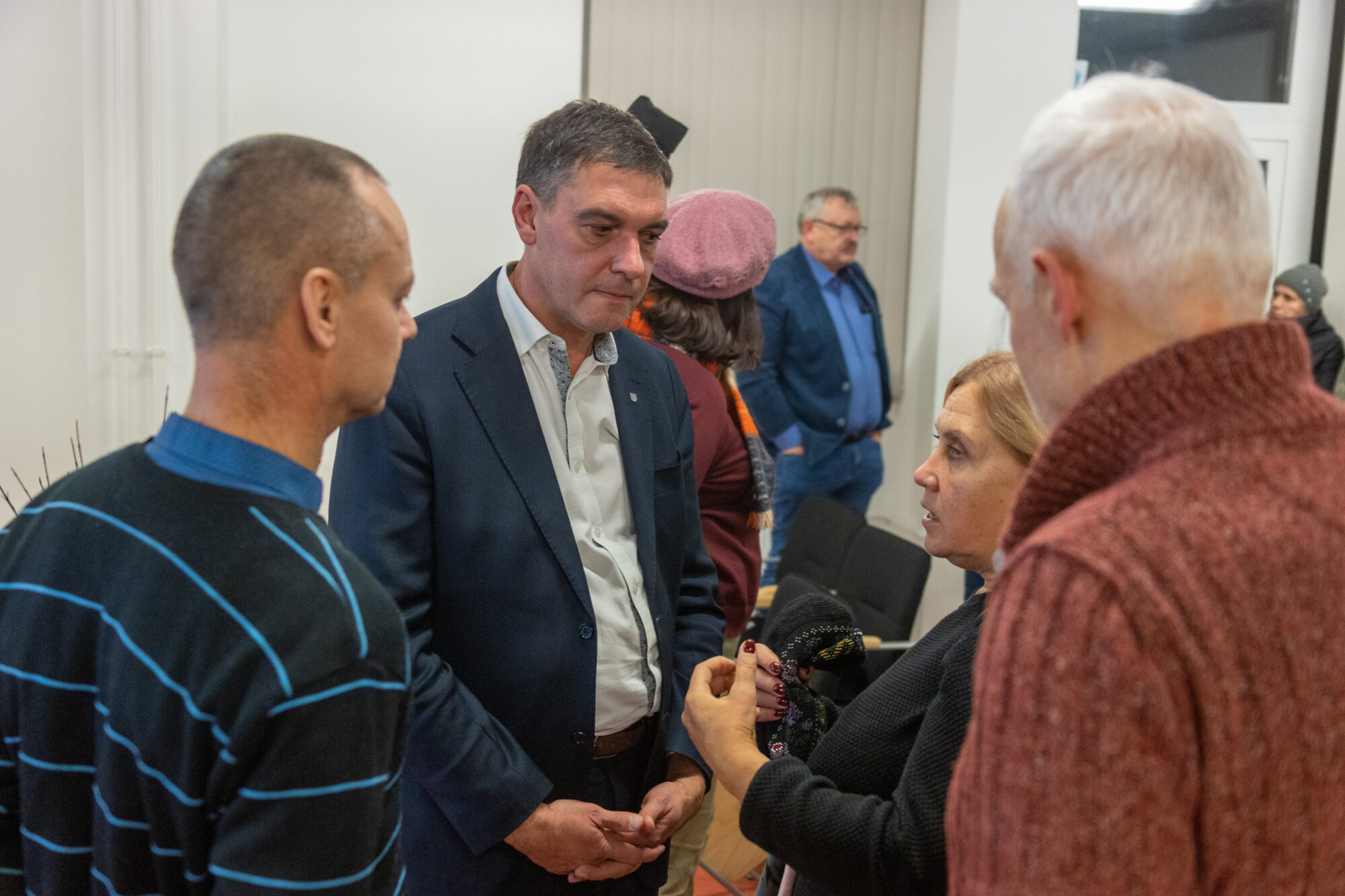 Čurāšana uz žoga un “žuļiki” Medņu ielā. Ziemeļu priekšpilsētas iedzīvotāji tiekas ar mēru