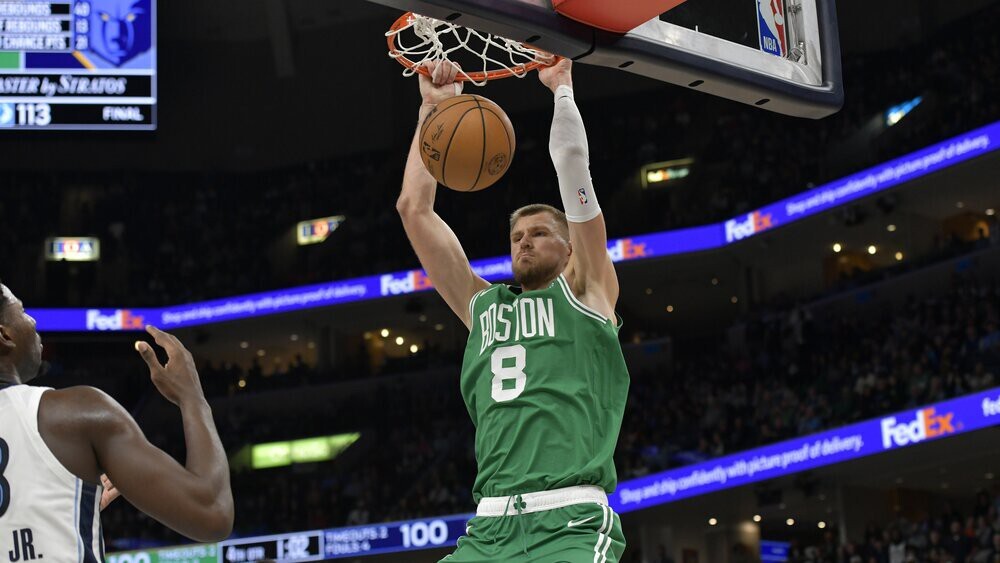 Porziņģim 26 punkti un izšķirošais bloks, “Celtics” nosargā uzvaru Memfisā