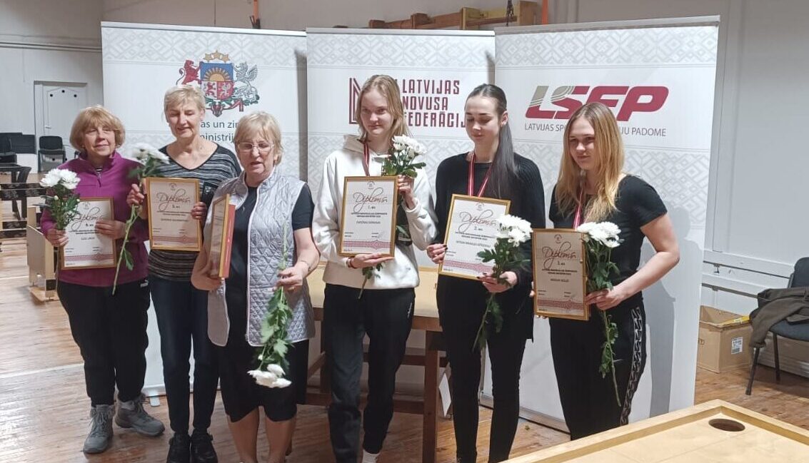 Liepājnieki gūst panākumus novusa čempionātā