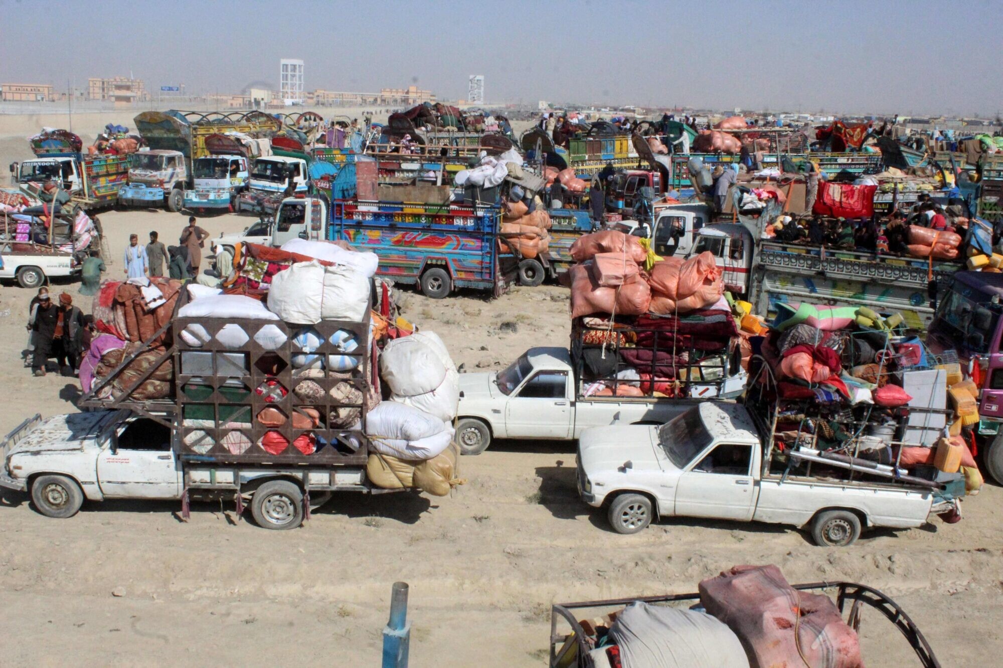Pakistānu diennakts laikā pametuši 30 000 afgāņu