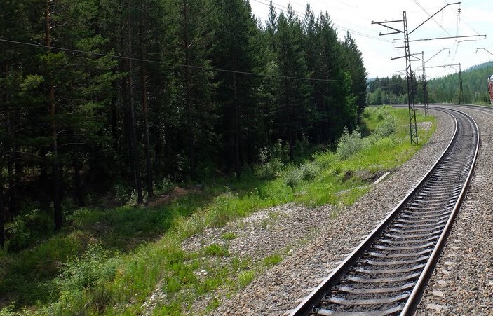 Krievijā no sliedēm noskrien 19 vagoni; soctīkli ziņo par sprādzienu