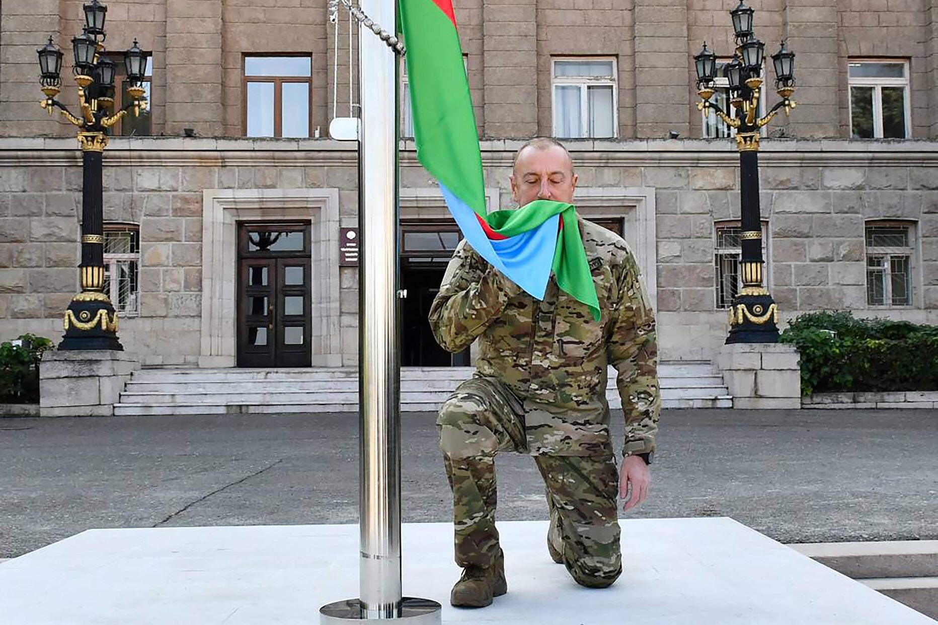 Orbāns apsveic Alijevu ar Kalnu Karabahas atgūšanu