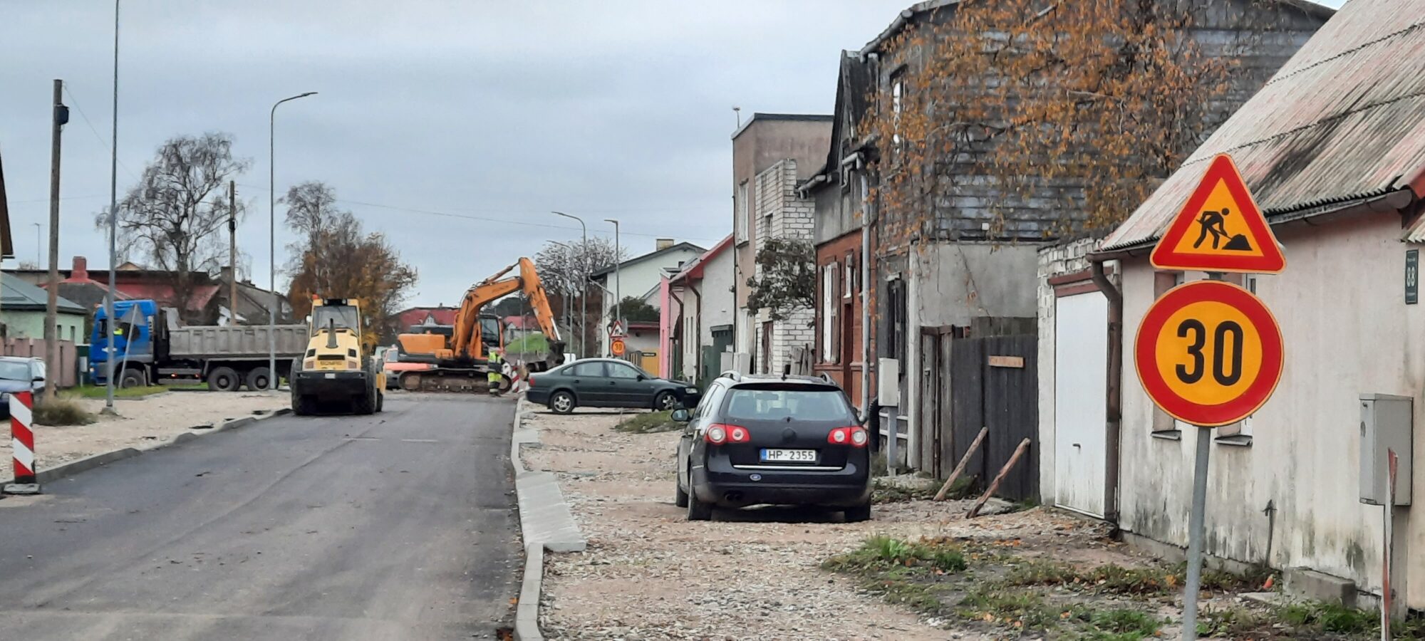 Pļavu ielā drīz būs pauze, sāks rakt Velnciemā