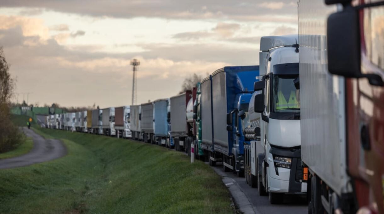 Ukraina un Polija atvērs robežpunktu tukšiem kravas auto