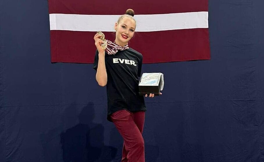 Nikola Vasiļjeva kļūst par Latvijas čempioni mākslas vingrošanas daudzcīņā