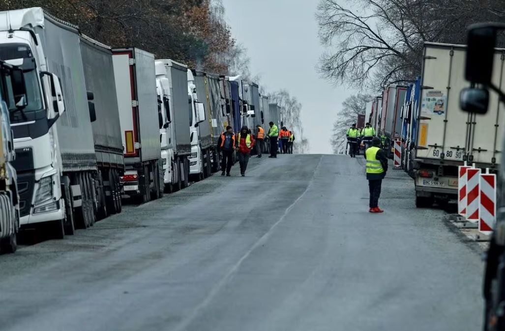 Polijas lauksaimnieki atsāk Ukrainas robežas blokādi