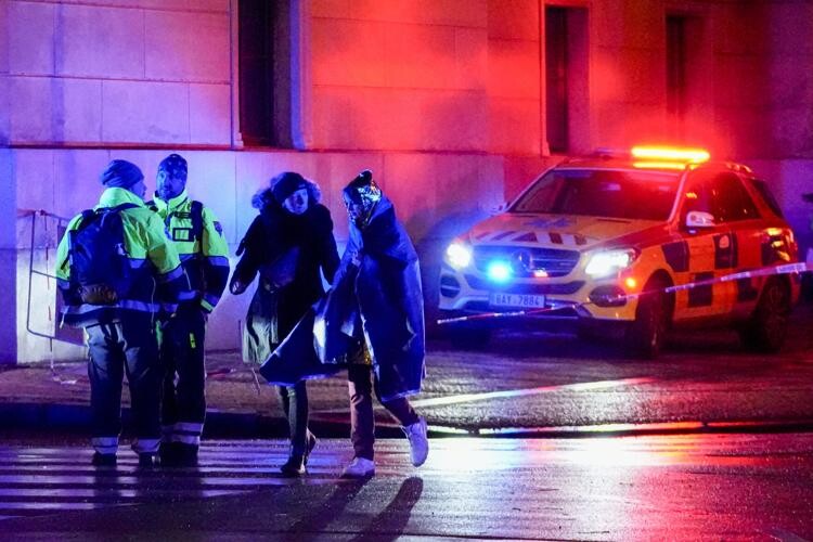 Prāgas slaktiņa šāvējs pirmsnāves zīmītē uzņēmies atbildību par citām slepkavībām