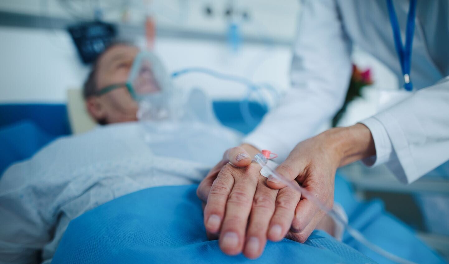 Saslimstība ar gripu Latvijā pieaug, ar Covid-19 – stabilizējas