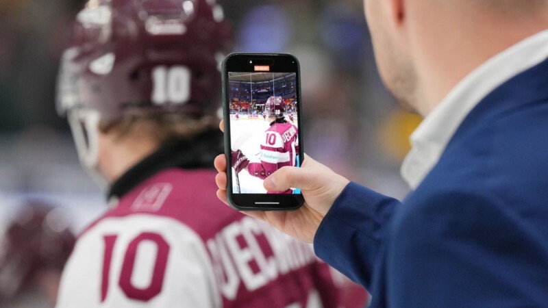 Latvijas U-20 hokejisti pasaules junioru čempionātu sāk ar zaudējumu