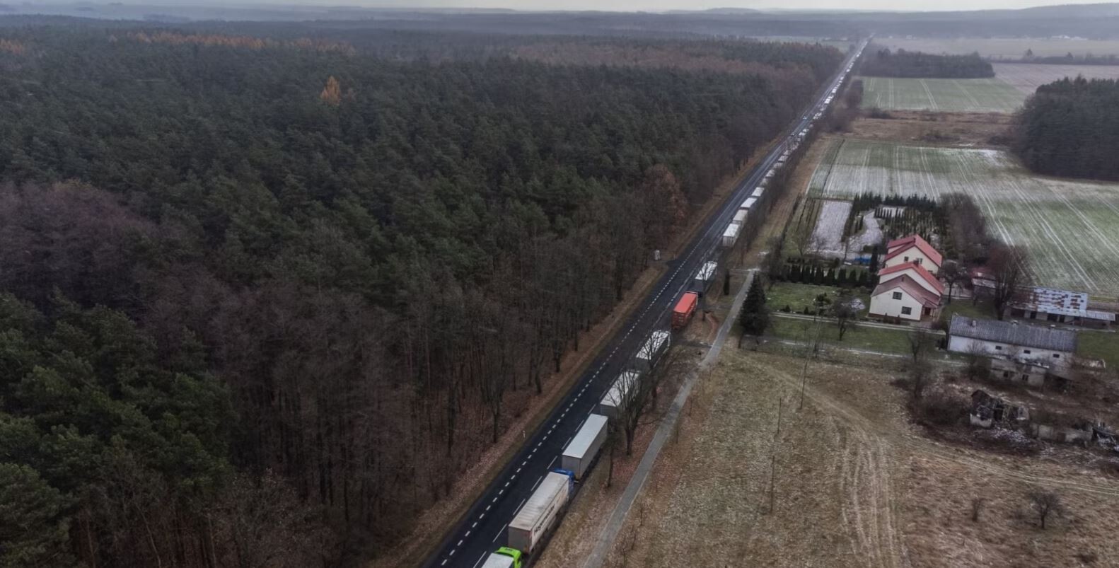 Slovāku šoferi pārtrauc Ukrainas robežpunkta blokādi