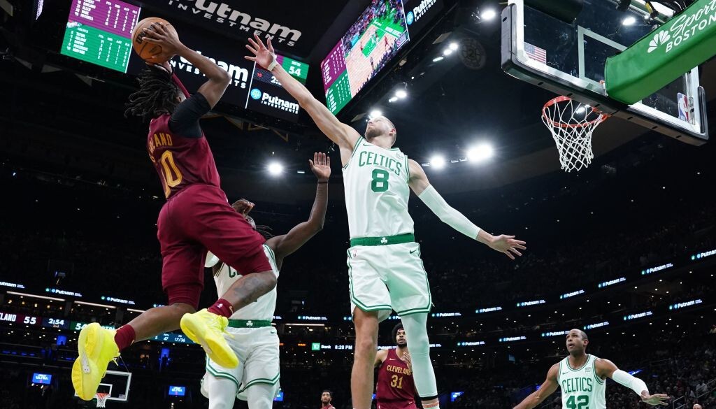 Video: Porziņģis gūst 21 punktu “Celtics” uzvarā NBA spēlē