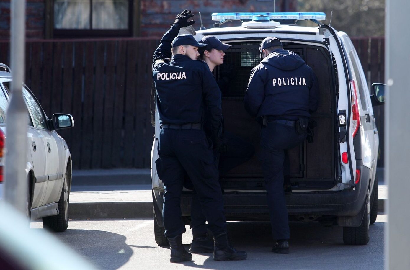 Rosina sākt kriminālvajāšanu pret vīrieti par sirmgalves aplaupīšanu Ventspilī