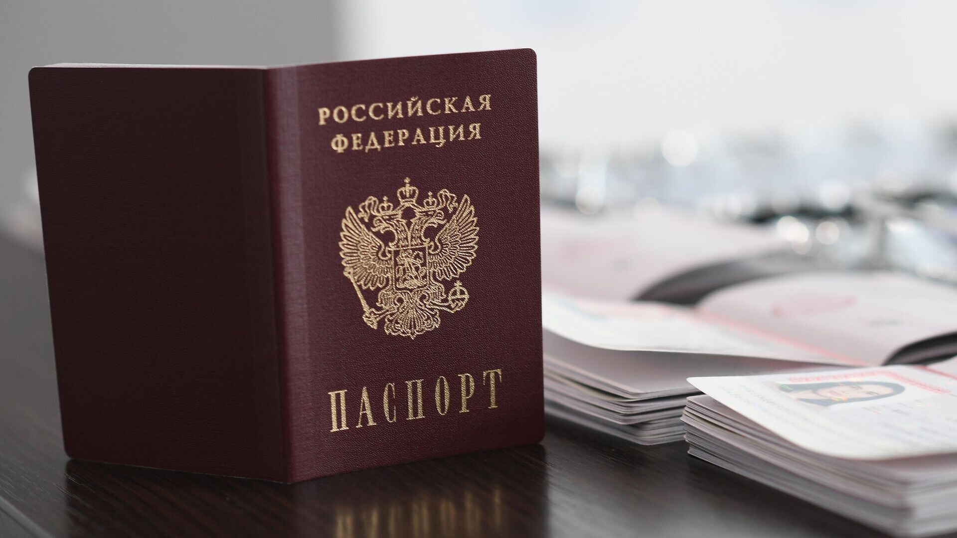 Kremlis iecerējis līdz gada beigām izsniegt Krievijas pases visiem okupēto Ukrainas teritoriju iedzīvotājiem