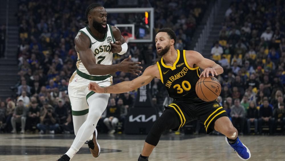 “Celtics” bez Porziņģa papildlaikā piekāpjas “Warriors”