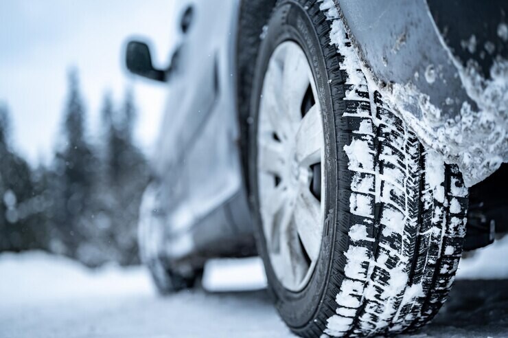 Kā rīkoties, ja auto uz ceļa saslīd? Padomi, ko ņemt vērā, lai izvairītos no bīstamām situācijām