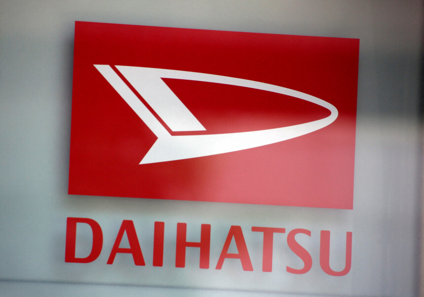 “Toyota” struktūrvienība “Daihatsu” drošības testu viltošanas dēļ valstī pilnībā apturējusi ražošanu
