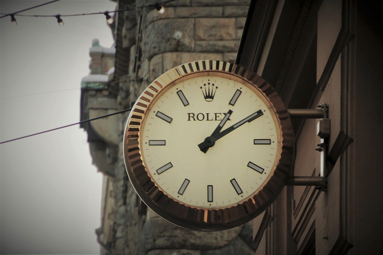 Francija piemēro “Rolex” 91,6 miljonu eiro naudassodu